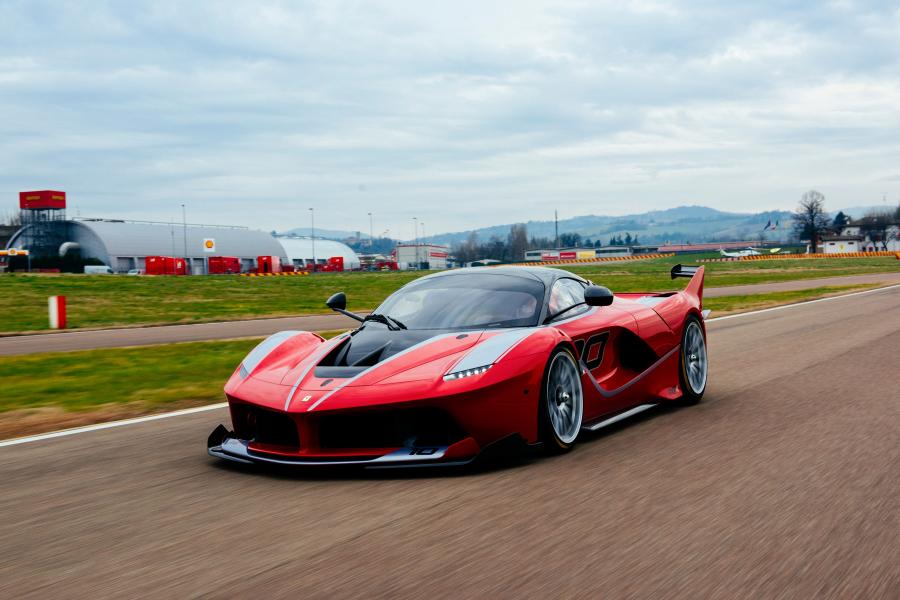  Ferrari FXX K 2015 года  (фото 7 из 20)